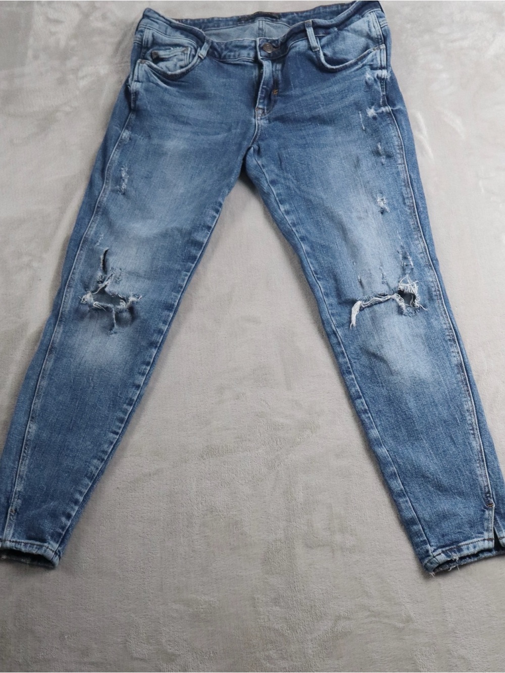 Zara Distressed Ankle Jeans size 10